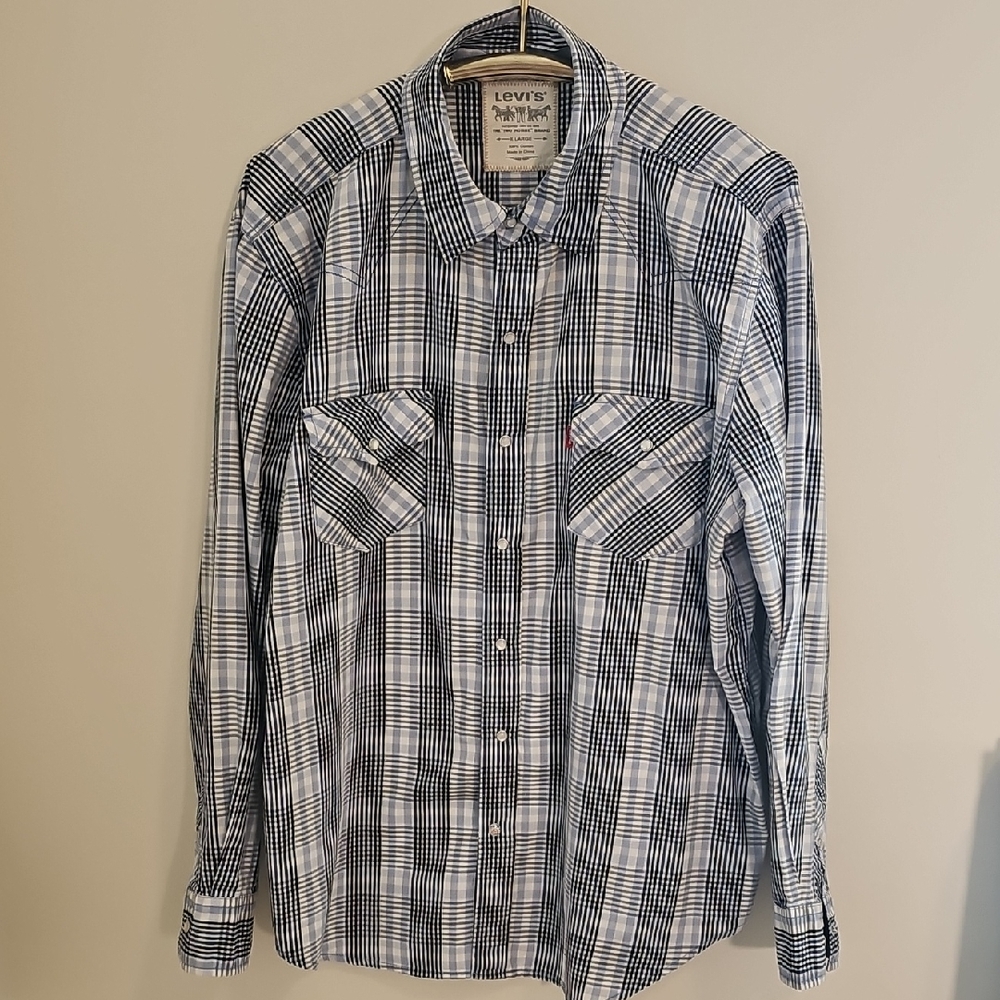 Levis Mens Western Shirt In Size XL. PEARL snap Buttons.